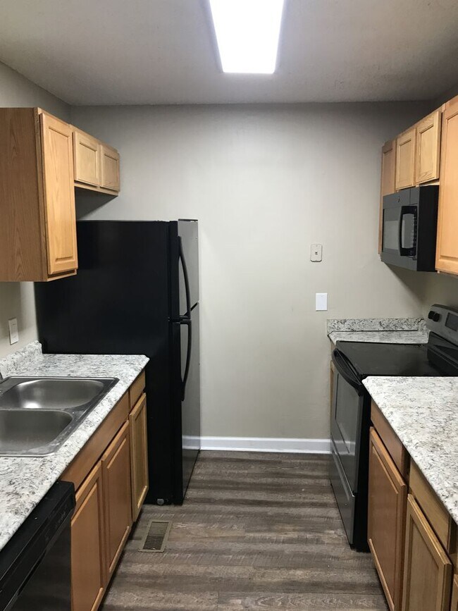Building Photo - Great 3 Bedroom 2 Full Bath Home in Murfre...