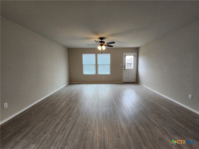 Foto del edificio - 522 Blue Stem Rd