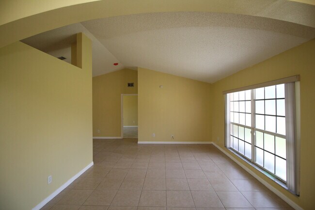 Building Photo - 709 Rostock Cir NW