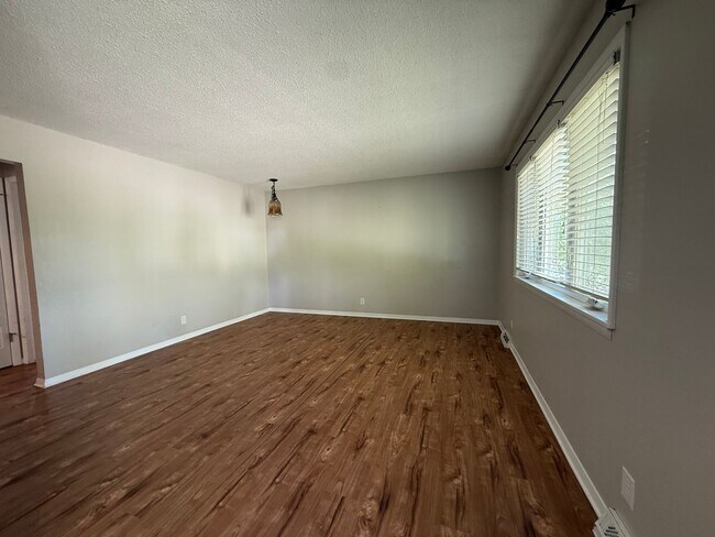 Foto del edificio - Charming 3 Bed, 1 Bath Home in Quiet Bette...