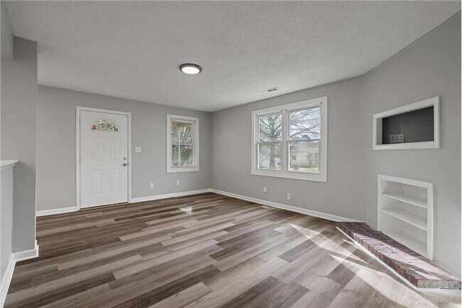 Building Photo - 806 Crestline Rd NW