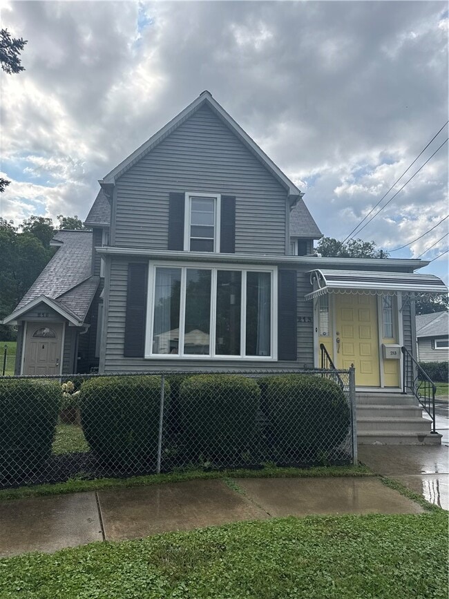 Building Photo - 213-215-215 Conhocton St