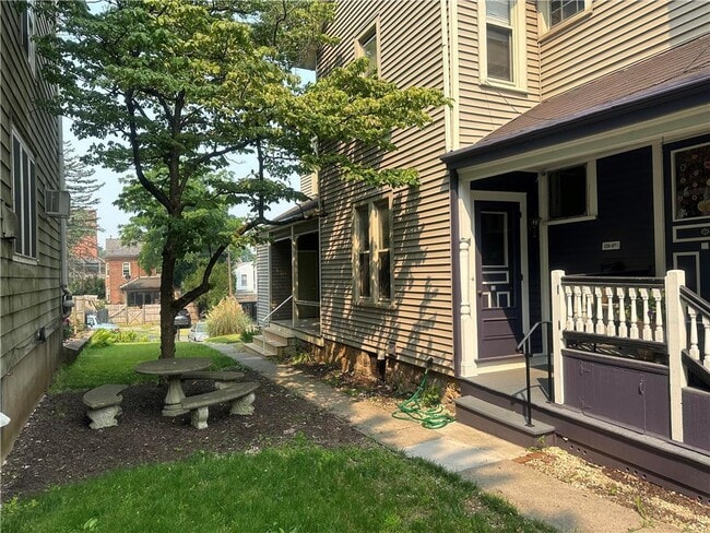 Building Photo - 320 Cattell St