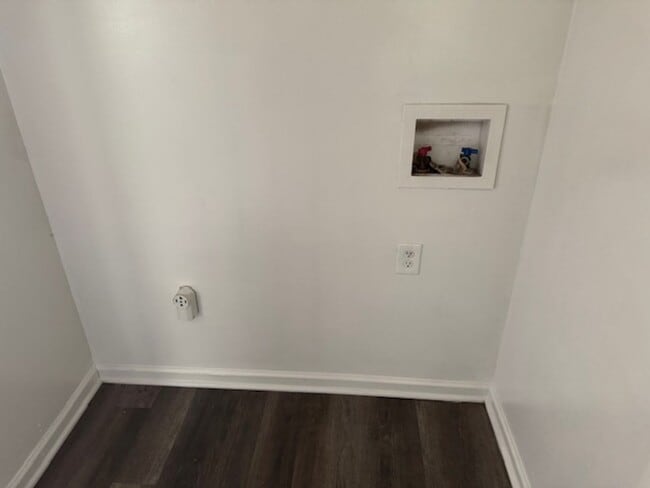 Building Photo - 32nd Place Apartments