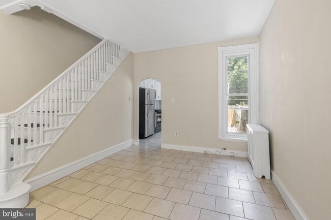 Building Photo - 2323 E Cambria St