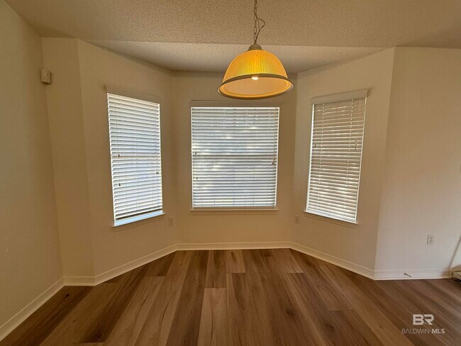 Foto del edificio - 24608 Tarpon Ln