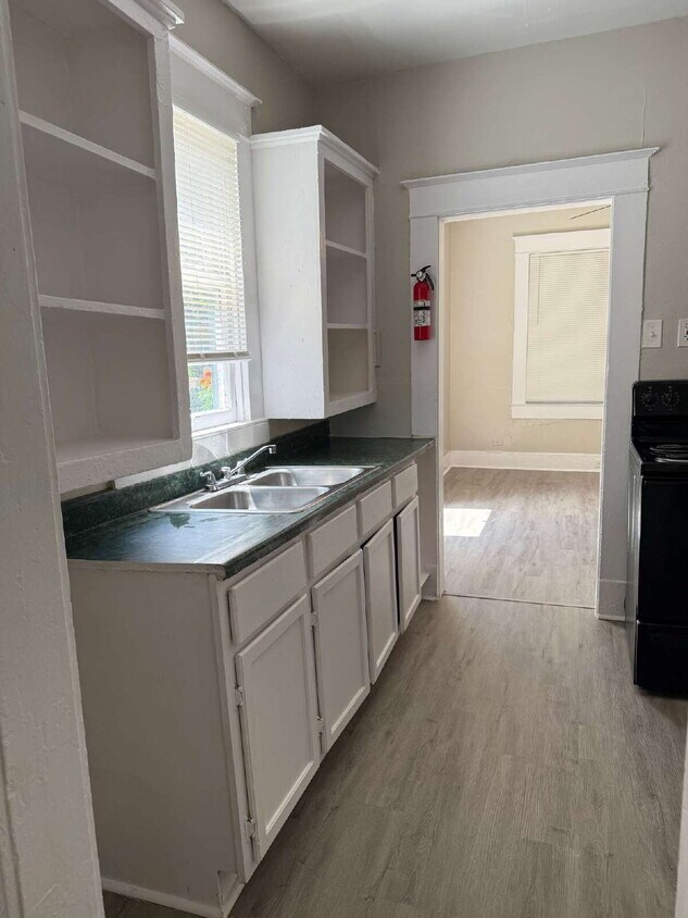 Foto principal - Beautiful Two Bed/One Bath Close to the Mi...