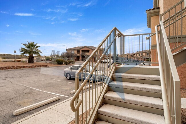 Foto del edificio - 2-Bedroom Condo Unit with Mountain Views!
