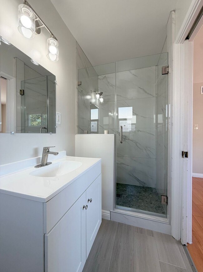 Foto del edificio - Stunning Mid-Century Modern Home  in Garden Grove
