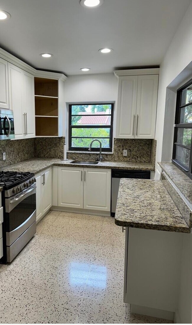 Foto del edificio - 1685 SW 15th St