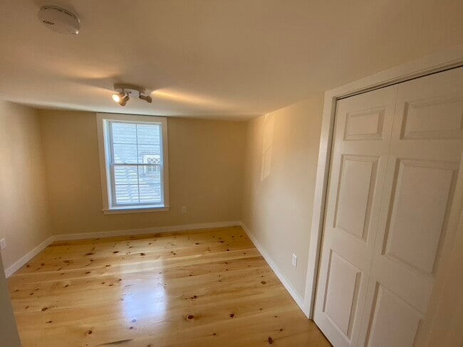 Building Photo - 41 School St