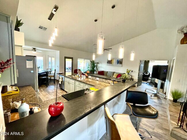 Foto del edificio - 11244 W Olive Dr