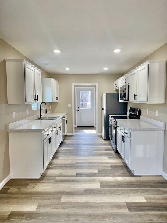 Foto del edificio - Just Built & Move-In Ready - Stunning New 3 Bedroom, 2 Bath Home!