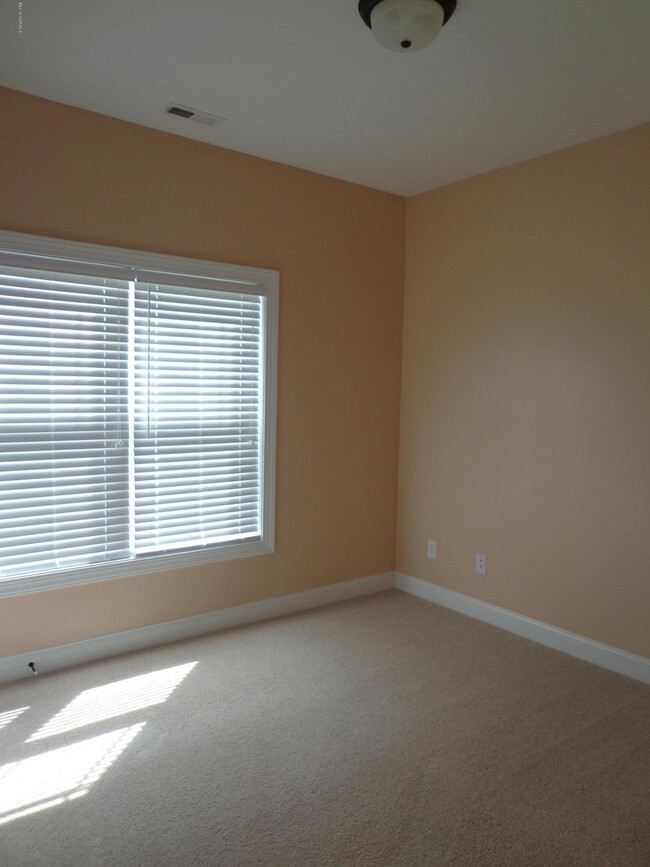 Building Photo - 118 Charleston Park Ln