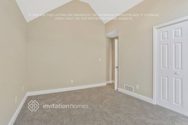 Building Photo - 300 Jasmine Dr