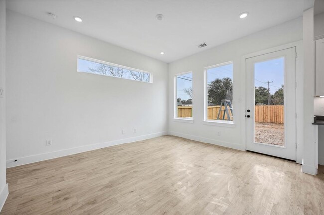 Foto del edificio - 8103 Calhoun Rd