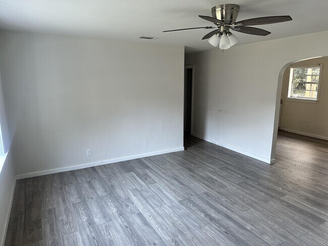 Building Photo - 4016 Marydale Dr