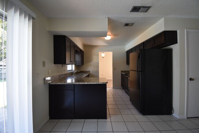 Foto del edificio - APOPKA: 3 bed/2 bath POOL HOME - AVAILABLE AUGUST 17th!