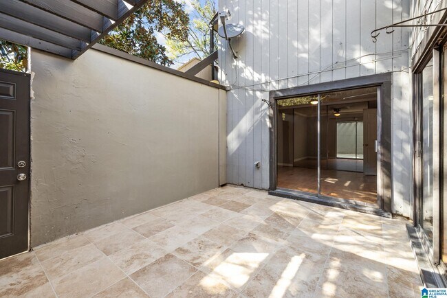 Foto del edificio - 3350 Altamont Rd S