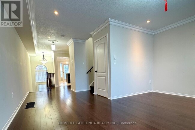 Building Photo - 601 Shoreline Dr