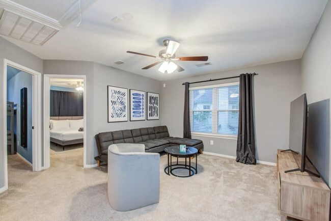 Building Photo - 19 Alden Glen Ct