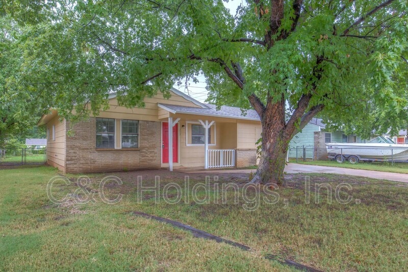 Foto principal - 212 201st E Ave