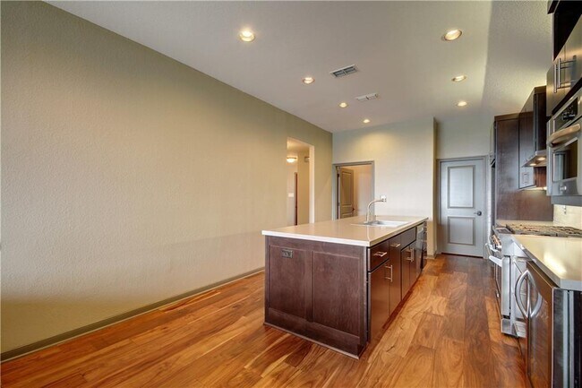 Building Photo - 4849 Twin Valley Dr