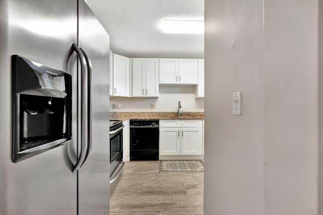 Building Photo - 1230 SE Parkview Pl