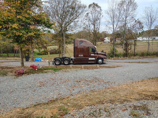 Foto del edificio - 403 Cook Rd