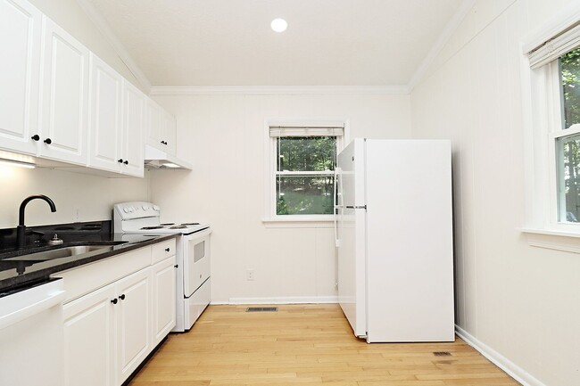Foto del edificio - Pet-Friendly Crozet Cottage in a Private W...