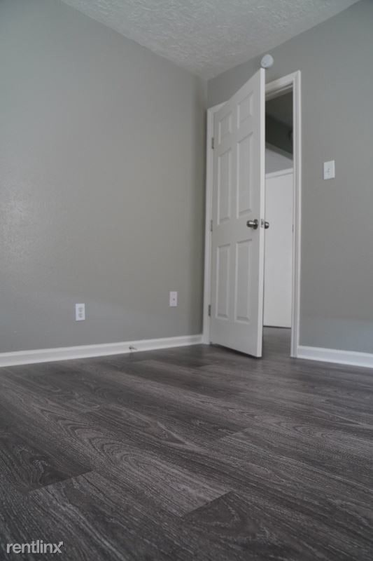 Building Photo - 2 br, 1 bath Apartment - 3316 N Macgregor Way