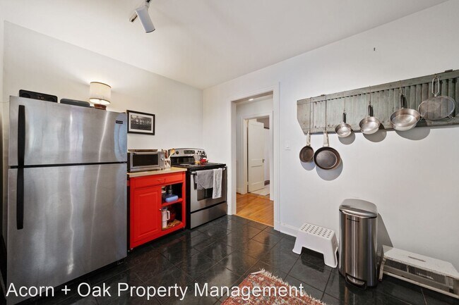 Building Photo - 2 br, 1 bath House - 2120 Pershing St.