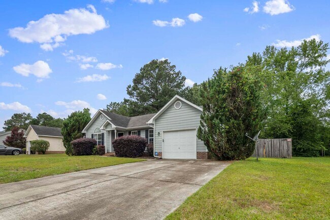 Building Photo - 3 Bedroom/ 2 Bath Ranch Close to Fort Bragg