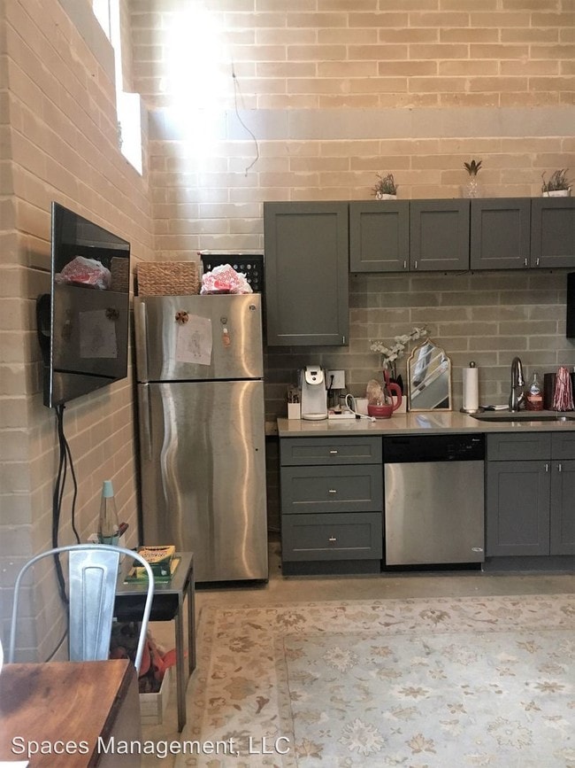 Building Photo - 2 br, 2 bath Room For Rent - 1016 Oak Ave