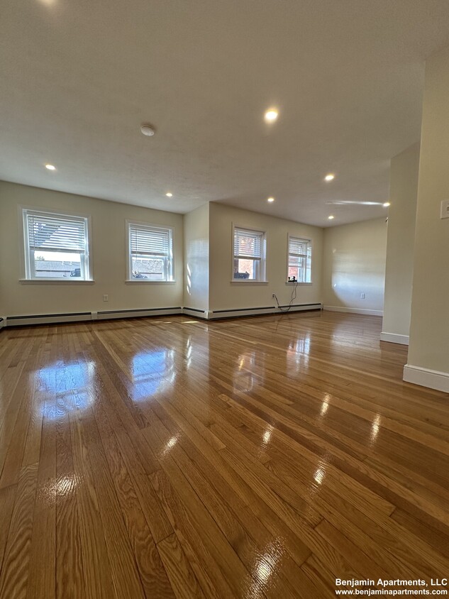 Foto principal - 306 Tappan St