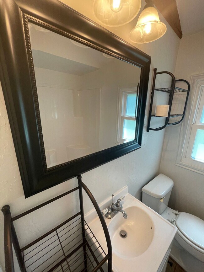 Building Photo - Rear Unit Located Near Parks & Minutes Fro...