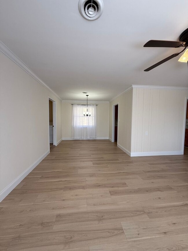 Building Photo - 315 E Millers Cove Rd