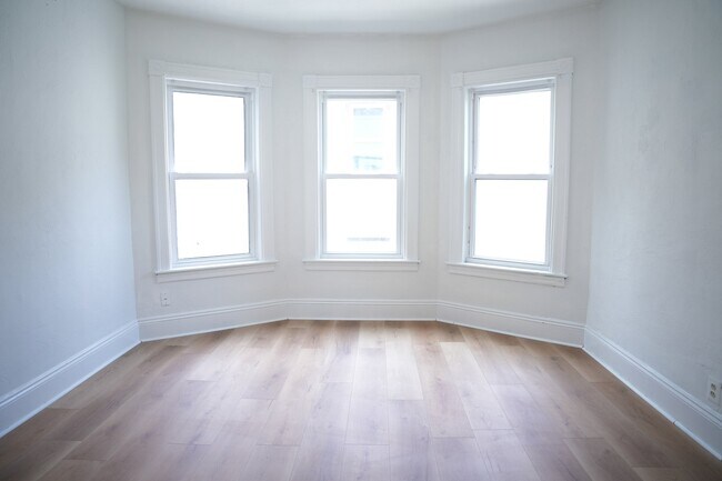 Building Photo - 109 Merrifield St