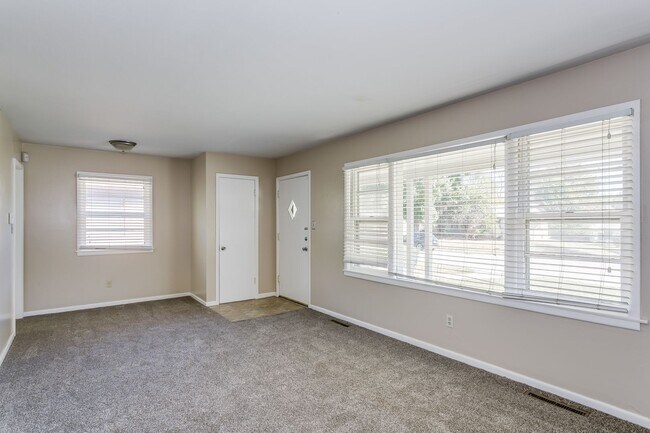 Foto del edificio - 3 bedroom 1 bath home in Derby