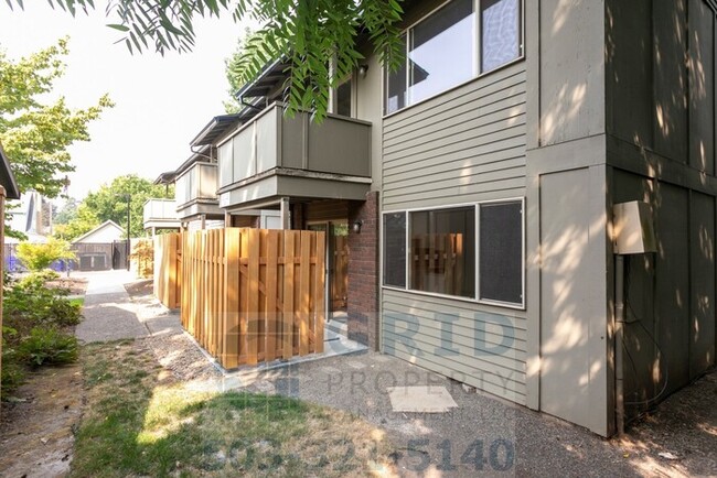 Building Photo - 5103 SE Stark St