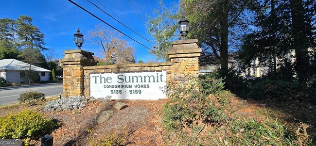 Foto del edificio - 5151 Roswell Rd