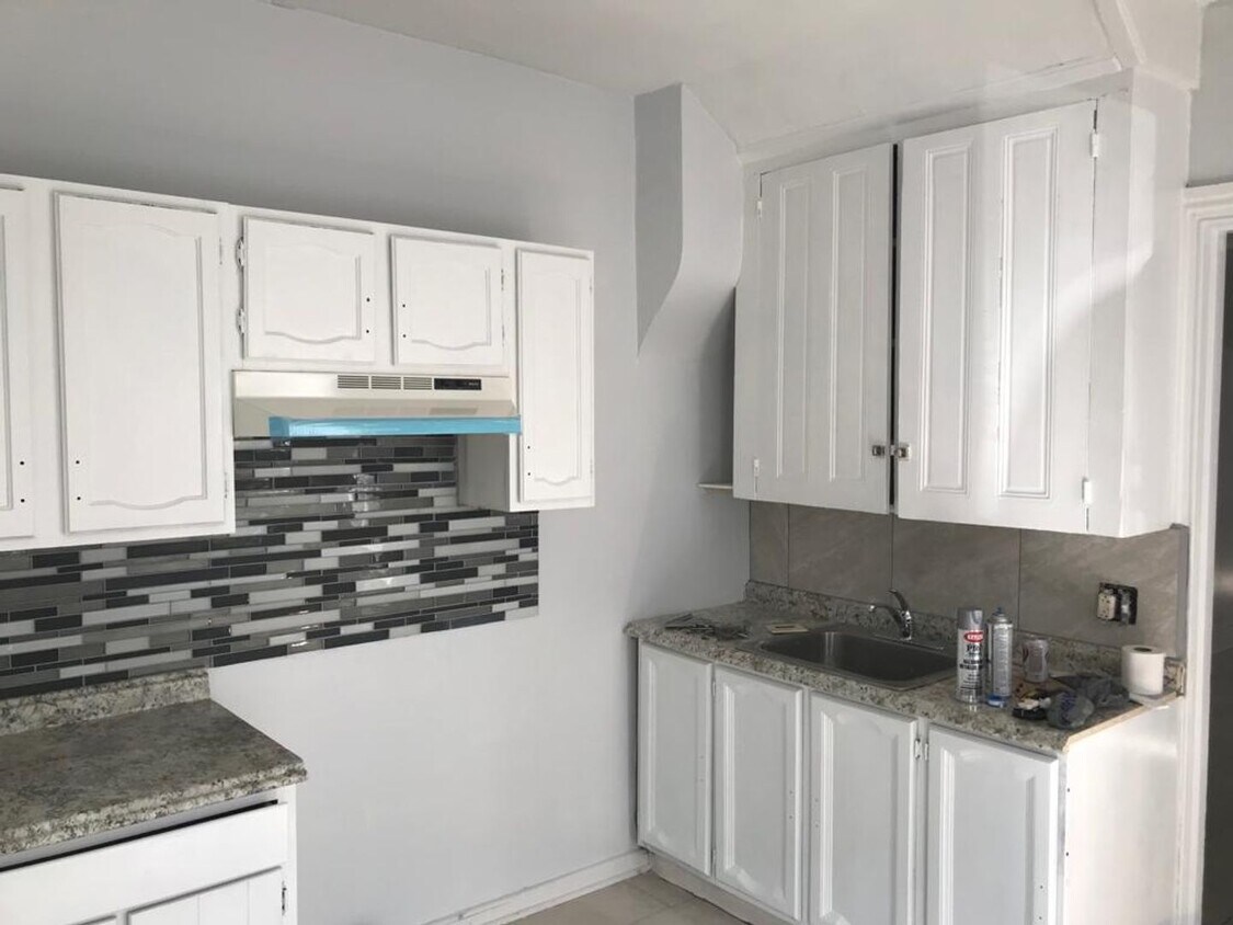 924 Perry St Unit 1, Reading, PA 19604 Room for Rent in Reading, PA