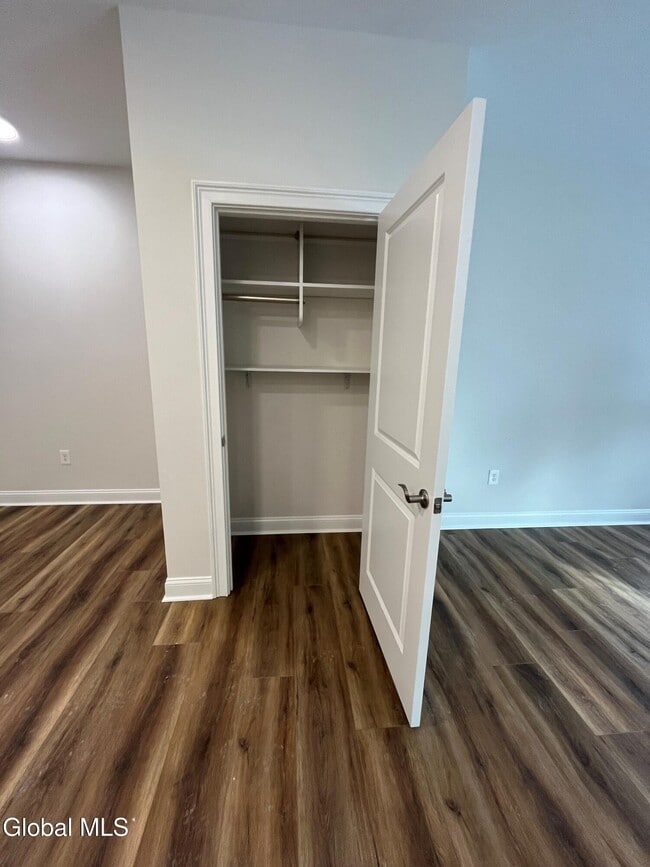 Foto del edificio - 60 Weibel Ave