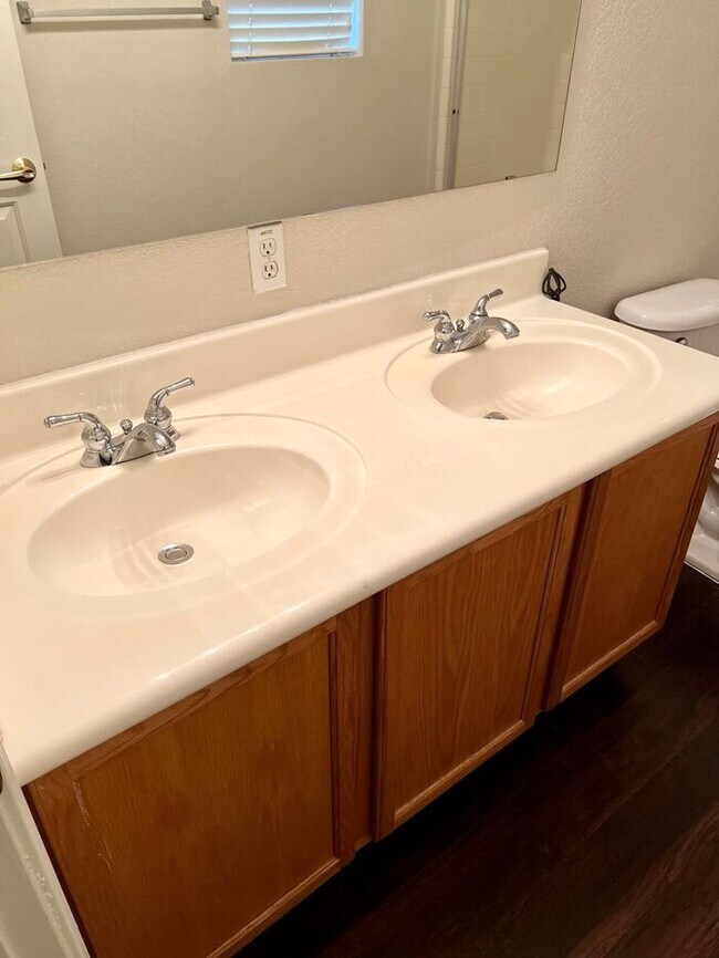 Foto del edificio - 3-bedroom, 2-bath in Johnson Ranch
