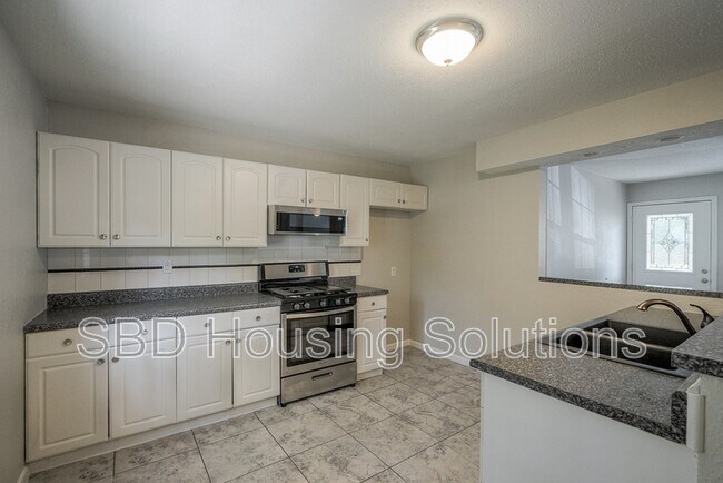 Building Photo - 1404 N Pearl Dr
