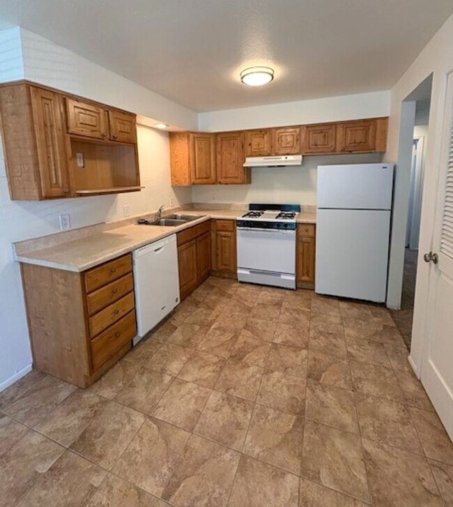 Foto del edificio - 2 Bedroom Apartment in Holladay!