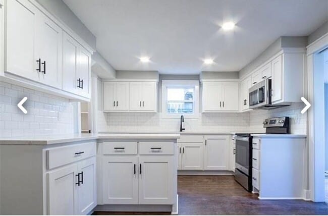 Building Photo - Fully Renovated Beauty in Pendleton Height...