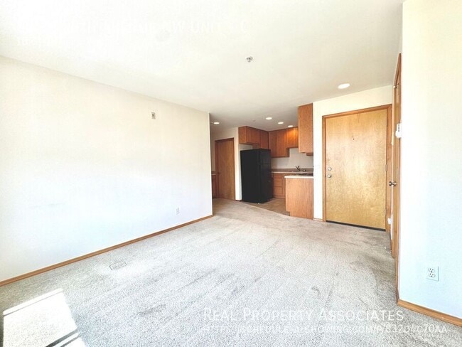 Building Photo - 6255 6th Ave NW