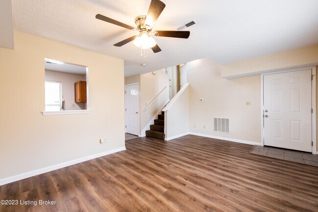 Building Photo - 804 Goullon Ct