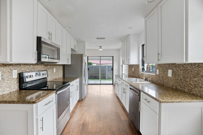 Building Photo - 1001 Willowbranch Ave